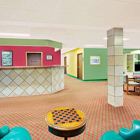Super 8 By Wyndham Sturgeon Bay Otel Dış mekan fotoğraf