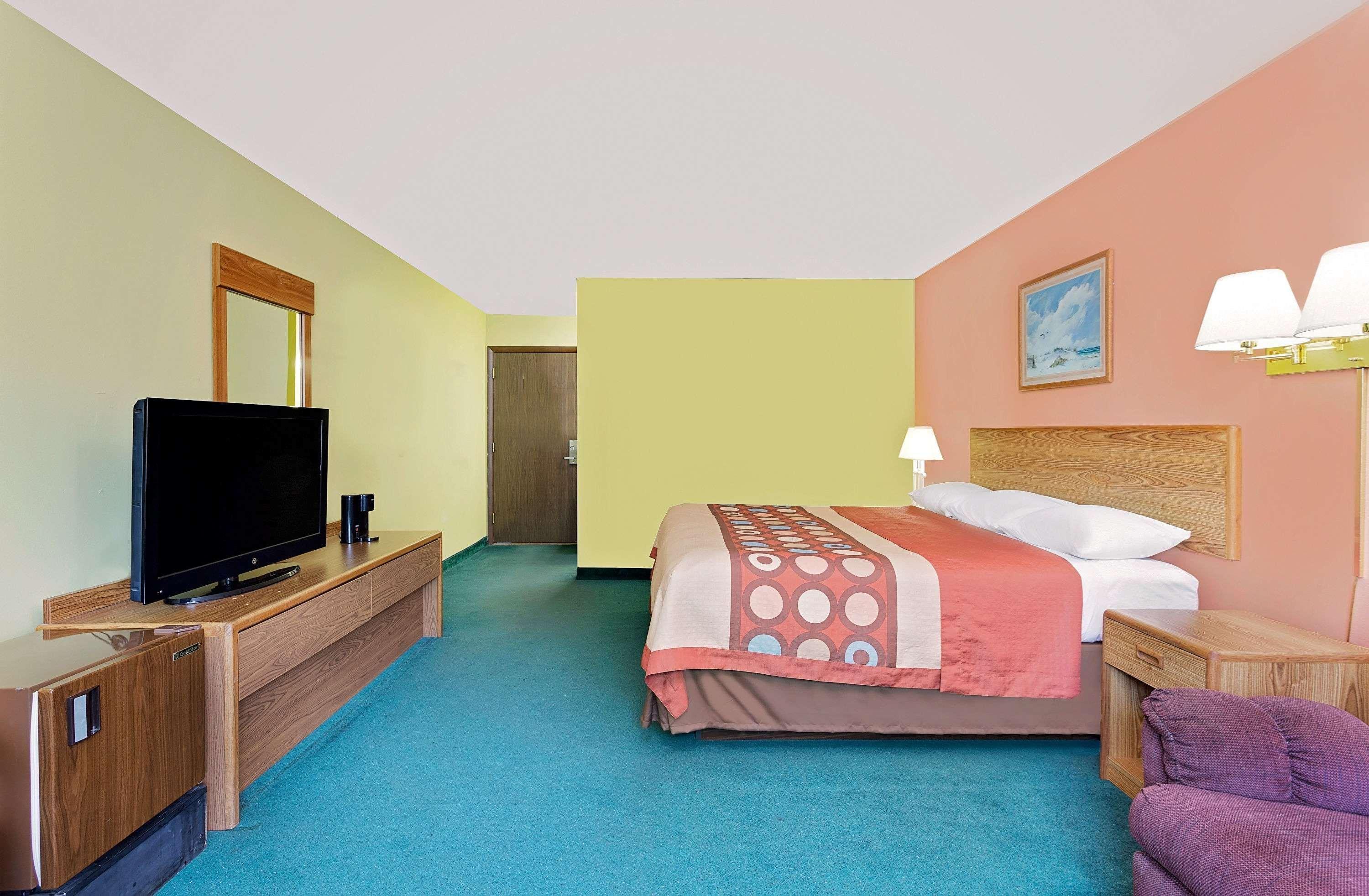 Super 8 By Wyndham Sturgeon Bay Otel Dış mekan fotoğraf