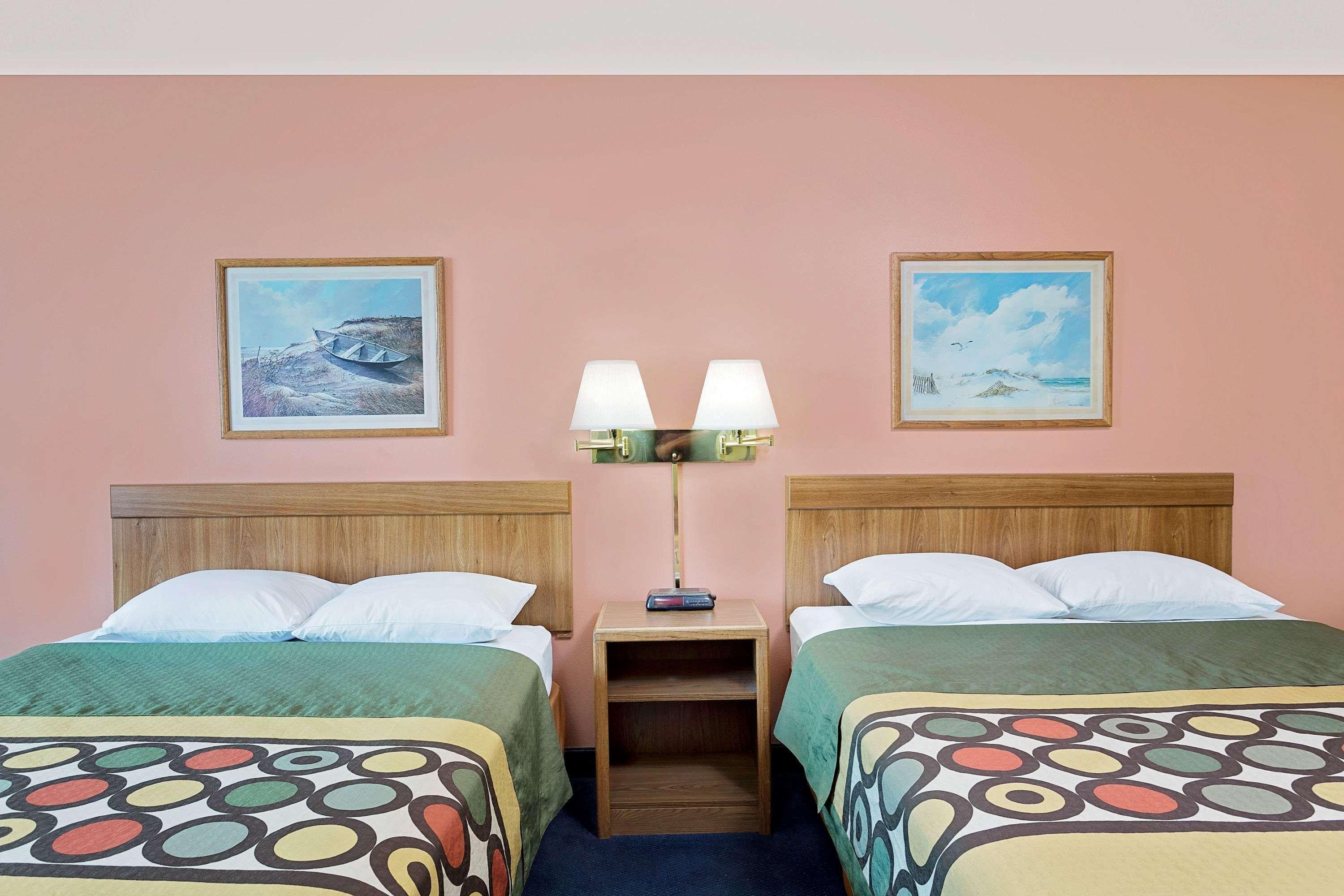 Super 8 By Wyndham Sturgeon Bay Otel Dış mekan fotoğraf