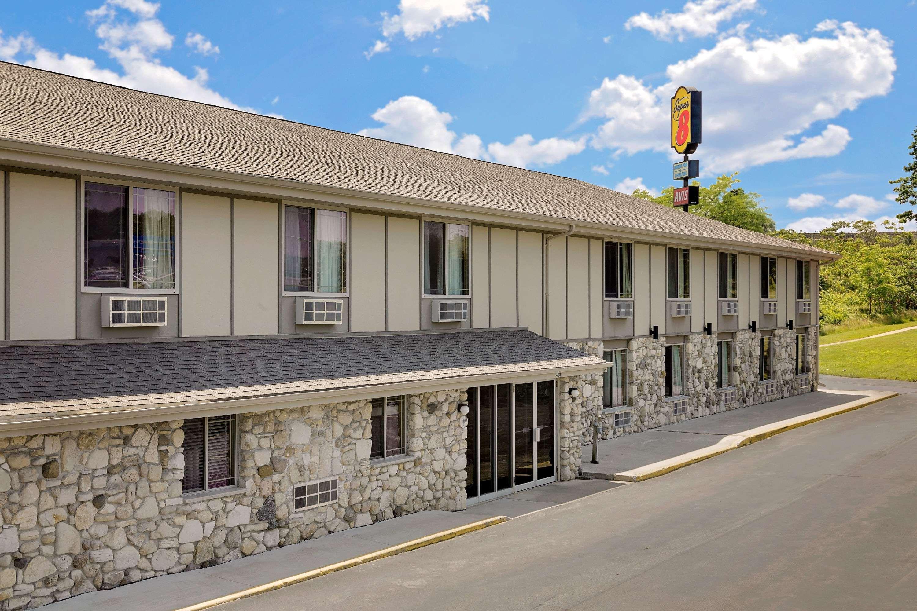 Super 8 By Wyndham Sturgeon Bay Otel Dış mekan fotoğraf