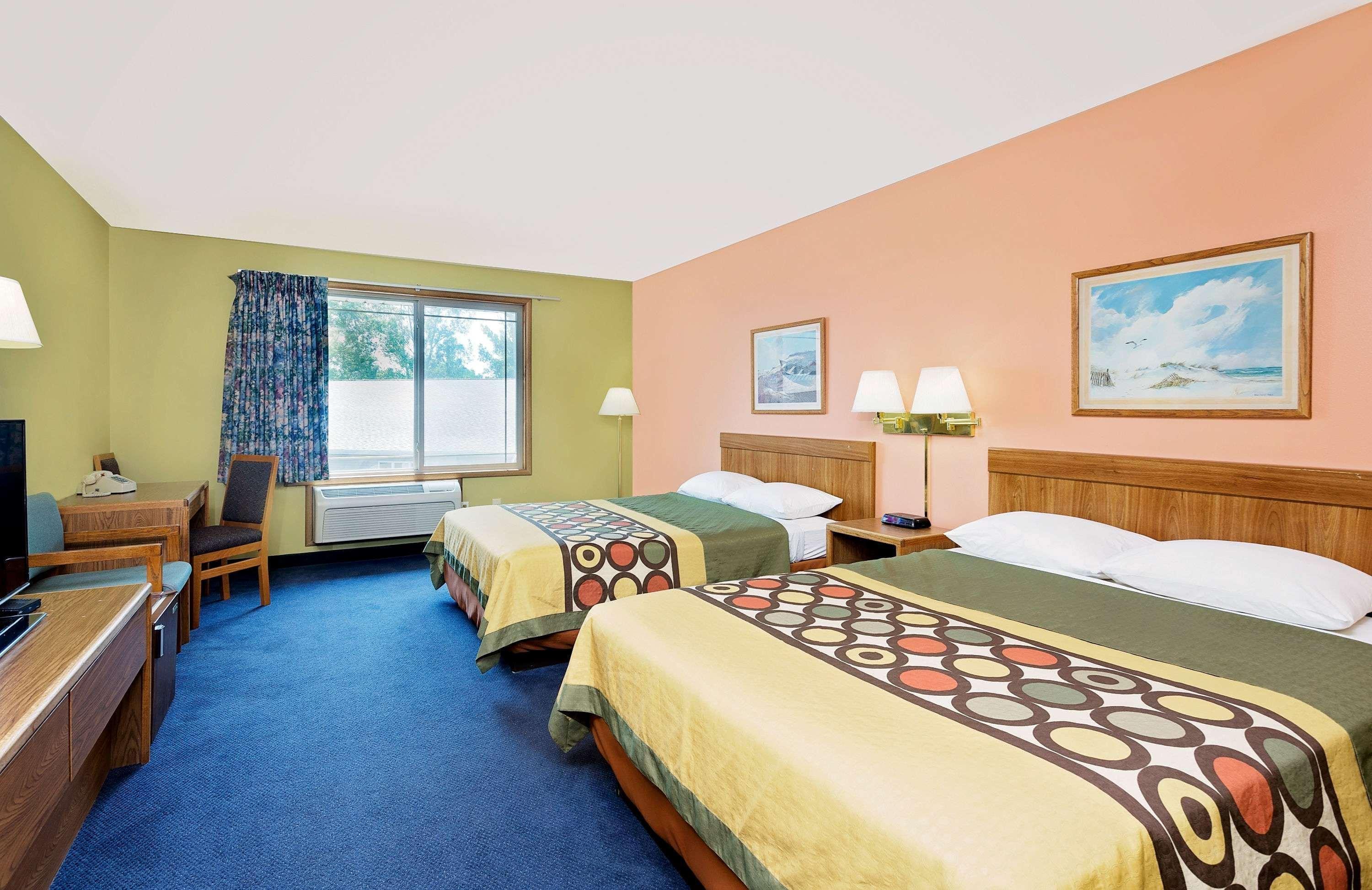 Super 8 By Wyndham Sturgeon Bay Otel Dış mekan fotoğraf