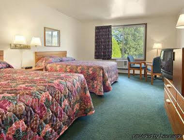 Super 8 By Wyndham Sturgeon Bay Otel Dış mekan fotoğraf